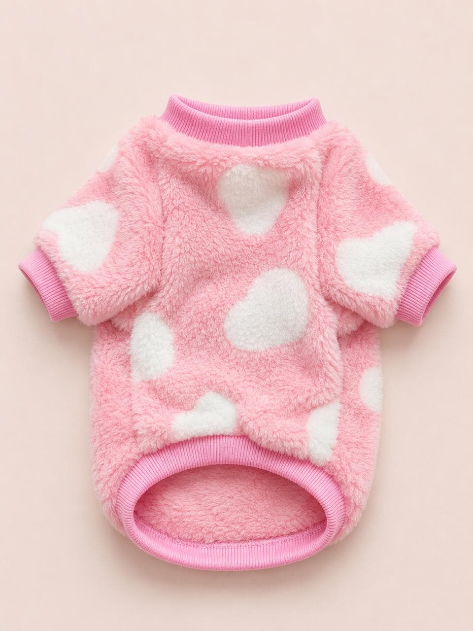 Chaleco rosado con corazones blancos